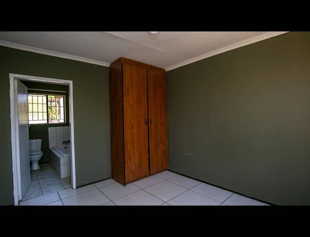 3 BEDROOM HOUSE TO LET IN COSMO CITY